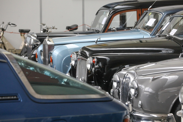 Britische Klassiker in Reih und Glied - Versteigerung Oldtimer Galerie Toffen am 23. März 2024