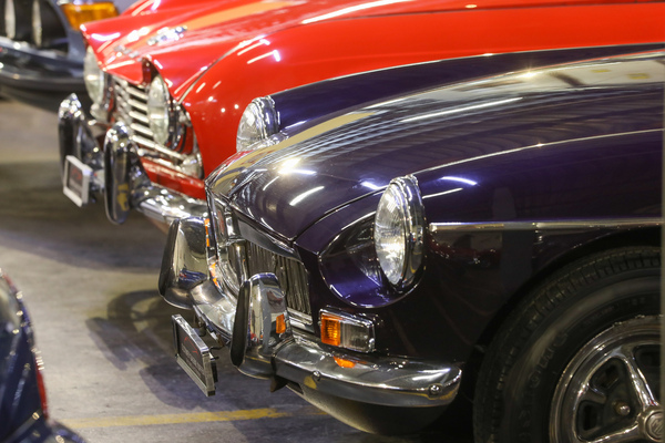 Britische Roadster und Cabriolets gab es in grosser Anzahl - Versteigerung der Oldtimer Galerie Toffen am 14. Oktober 2023