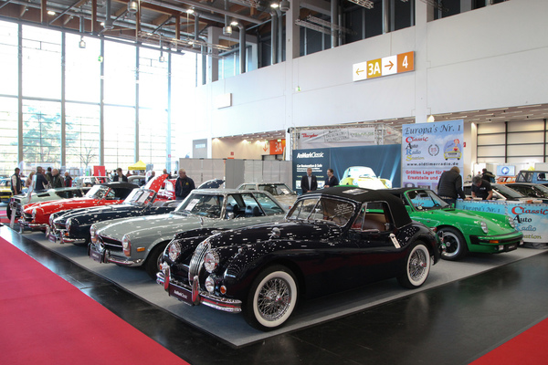Britische und deutsche Klassiker warten auf Käufer - Retro Classics Bavaria 2019