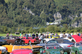 British Car Meeting (BCM) 2011 in Mollis - Impressionen - altes Flugzeug trifft auf alte Autos British Car Meeting (BCM) 2011 in Mollis - Impressionen - altes Flugzeug trifft auf alte Autos