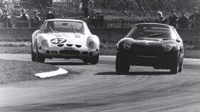 British Grand Prix GT Race 1963: Mike MacDowel steuerte den Bianco Speciale als Zehnter über die Ziellinie (5. Platz in der GT-Klasse)