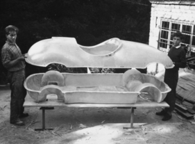 Brütsch V2 (1958) - Trotz der Kleinwagengrösse musste die V2-Karosserie von zwei Personen gestemmt werden.