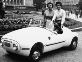 Brütsch V2 (1959) - Mit geschlossenem Verdeck wurden die Platzverhältnisse für erwachsene Personen sehr eng, was sich auch auf den Komfort sehr negativ auswirkte.