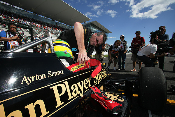 Bruno Senna fährt den Lotus Renault Turbo 97T seines Onkels Ayrton Senna