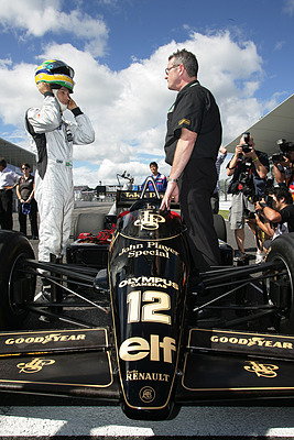 Bruno Senna fährt den Lotus Renault Turbo 97T seines Onkels Ayrton Senna