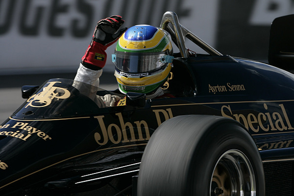 Bruno Senna fährt den Lotus Renault Turbo 97T seines Onkels Ayrton Senna