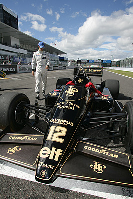 Bruno Senna fährt den Lotus Renault Turbo 97T seines Onkels Ayrton Senna