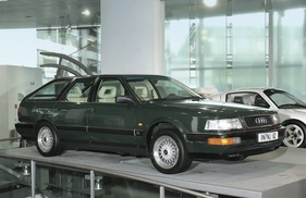Buch "Audi Raritäten" - Audi V8 Avant - Einzelstück für die Ehefrau des Vorstandsvorsitzenden auf Audi 200 quattro 20V Avant Basis mit V8-Technik (1989).