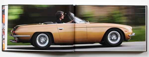 Bild Buch "Der beste Job der Welt - Lamborghini Testfahrer" - 60 cm breit wird dieser Lamborghini 350 GT Touring Spider dargestellt