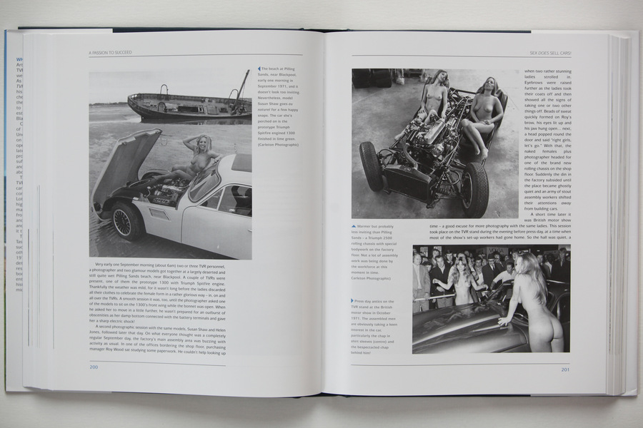 Buch "TVR - A Passion to Succeed - the Martin Lilley Era 1965-1981" - ein Kapitel heisst "Sex does sell cars" - eindrücklich illustriert mit einer Reihe von Bildern