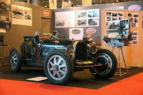 BugattI 35 (1927) - 90 Jahre Grand-Prix-Wagen von Bugatti werden hier gefeiert - Rétromobile Paris 2014