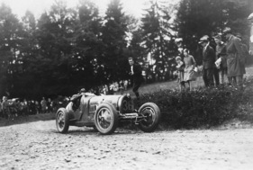 BugattI 35 C (1929) - Hans Stuber, Bern, auf Bugatti 35 C an der II. Nationalen Bergprüfungsfahrt Kriens/Obernau-Eigental des ACS Luzern, Ob- und Nidwalden am 9.6.1929 BugattI 35 C (1929) - Hans Stuber, Bern, auf Bugatti 35 C an der II. Nationalen Bergprüfungsfahrt Kriens/Obernau-Eigental des ACS Luzern, Ob- und Nidwalden am 9.6.1929