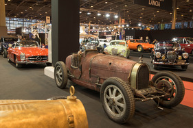 Bild Bugatti 35 (1928) - mit viel Patina auf dem Lukas Hüni Stand - an der Rétromobile Paris 2014