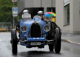 Bugatti 35 B (1930) - mit dem Donnern eines Grand-Prix-Wagens - am OSMT Corso Zug 2011