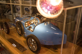 Bugatti 35 von 1931 im Modell - Rétromobile Paris 2018
