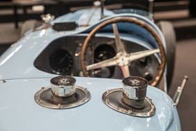 Bugatti 54 (1933) - charakteristische Details, auf dem Stand von Lukas Hüni - Rétromobile Paris 2018 Bugatti 54 (1933) - charakteristische Details, auf dem Stand von Lukas Hüni - Rétromobile Paris 2018