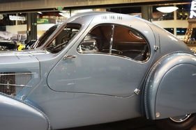 Bugatti 57 SC Atlantic (1936) – Tür mit nierenförmigem Fenster