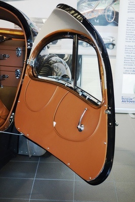 Bugatti 57 SC Atlantic (1936) – innere Türverkleidung (Replik)