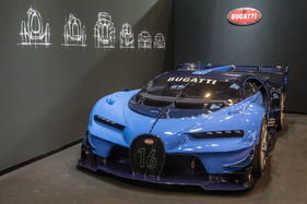 Bugatti Chiron (2015) - Bugatti stellte nur moderne Autos auf den Stand - Rétromobile Paris 2016