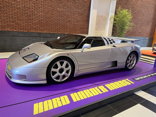 Bild Bugatti EB 110 Super Sport (1992) – Ausstellung "Supercars of the 90s" im Louwman-Museum