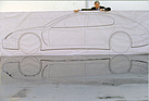 Bugatti EB 112 (1993) - Giugiaro mit der Zeichnung im Massstab Eins-zu-Eins