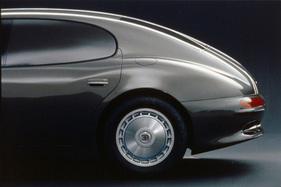 Bugatti EB 112 (1993) - auch der Fensterschwung erinnert an Bugatti-Klassiker