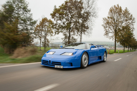 Bugatti EB110 GT (1994) – Ein seltener Anblick: der EB110 in Fahrt