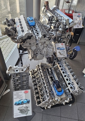 Image: Bugatti engines in the Autovision Museum - more than 100 engines are on display in the museum. New are the engines from the Bugatti EB 110 and Veyron