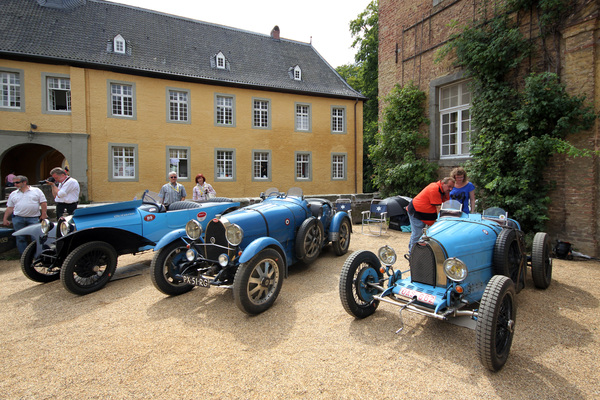 Image: Bugatti sports and racing cars are marveled at - Classic Days Schloss Dyck 2013
