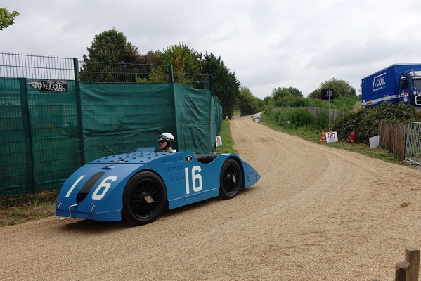 Bugatti T 32 Tank Replika auf der Rundstrecke – Classic Days 2025