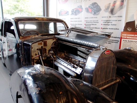 Bugatti T 57 Berline (Serie 3, 1938) aus der sog. "Schlumpf Reserve Sammlung")