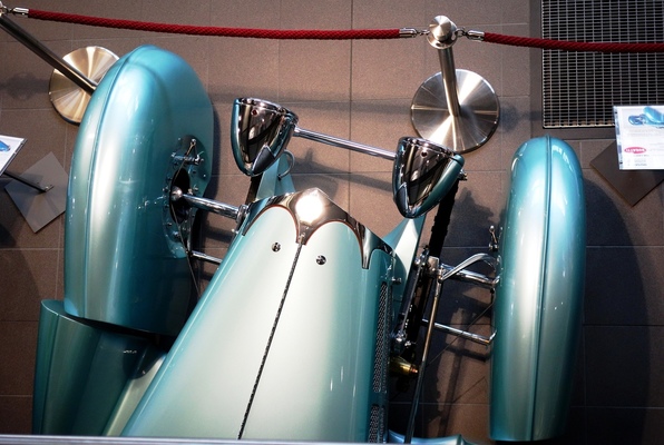 Bugatti T 57 Roadster. Man beachte die vorderen Radkästen