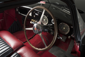 Bugatti Typ 101C Antem Coupé (1954) - geschaltet wird cotal-üblich rechts am Lenkrad mit dem kleinen Hebelchen Bugatti Typ 101C Antem Coupé (1954) - geschaltet wird cotal-üblich rechts am Lenkrad mit dem kleinen Hebelchen