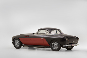 Bugatti Typ 101C Antem Coupé (1954) - weit nach hinten versetztes Cockpit, Tribut an den langbauenden Reihenachtzylinder Bugatti Typ 101C Antem Coupé (1954) - weit nach hinten versetztes Cockpit, Tribut an den langbauenden Reihenachtzylinder