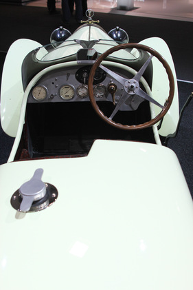 Bugatti Typ 13 Brescia (1912) - gut bestücktes Interieur - an der Techno Classica Essen 2012
