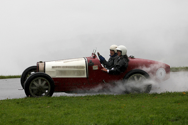 Bugatti Typ 35 B (1930) am Michaelskreuzrennen 2011 (Startnummer 200)