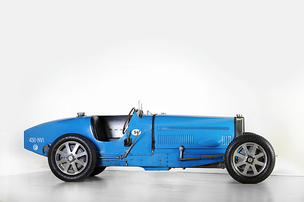 Bugatti Typ 54 (1931) - mehrfach neu karossiert, jetzt wieder wie damals in Monza 1931