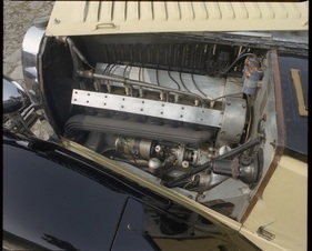 Bugatti Typ 57 Ventoux (1935) - der Motorraum spricht deutlich für das Attribut "unrestauriert"