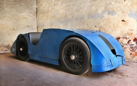 Bugatti Type 32 "Tank" (1923) - dasselbe Auto im identischen Zustand 73 Jahre später auf Schloss Dyck