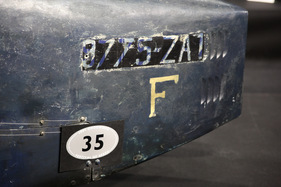 Bugatti Type 35 C (1931) - Renn-Patina und ein noch knapp sichtbares Nummernschild (Rétromobile 2013)
