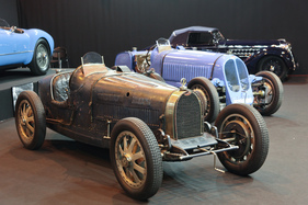 Bugatti Type 35 C Grand Prix (1931) - der ex-Trintignant-Rennwagen auf dem Stand von Lukas Hüni - Rétromobile 2015