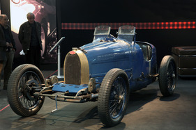 Bugatti Type 37A (1927) - Chassis 37283 wurde ursprünglich als zweiter Wagen mit Kompressor ausgerüstet - auf dem Stand von Fiskens (Rétromobile 2013)