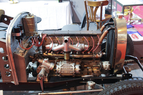 Bugatti Type 38A (1932) - Reihenmotor mit acht Zylindern und Kompressor - Rétromobile 2015