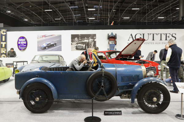 Bugatti Type 40 Grand Sport (1929) – Chassis 40776, gesehen bei Aguttes on Wheels – Rétromobile Paris 2025