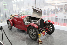 Bugatti Type 43 A (1931) - als "A" bot er eine Zweifarbenlackierung und Unterbringungsmöglichkeiten für spezielle Golftaschen - Retro Classics Stuttgart 2020