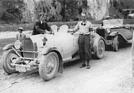 Bugatti Type 44 Gangloff Torpedo Sport (1929) – Czesław Gębala (rechts) neben seinem Wagen