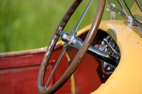 Bugatti Type 44 Gangloff Torpedo Sport (1929) – Holzlenkrad mit hauchdünnen Metallspeichen
