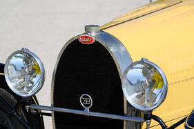 Bugatti Type 44 Gangloff Torpedo Sport (1929) – Stilprägend: der Hufeisen-Kühler mit dem roten Emblem