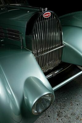 Bugatti Type 57 Aérolithe (R) (1935) - halbintegrierte Scheinwerfer