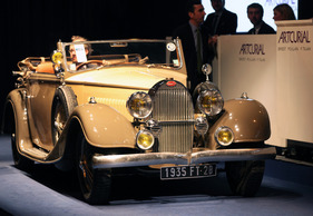 Bugatti Type 57 Cabriolet Vanvooren (1935) - angeboten als Lot 367 an der Artcurial Rétromobile Versteigerung am 8. Februar 2013